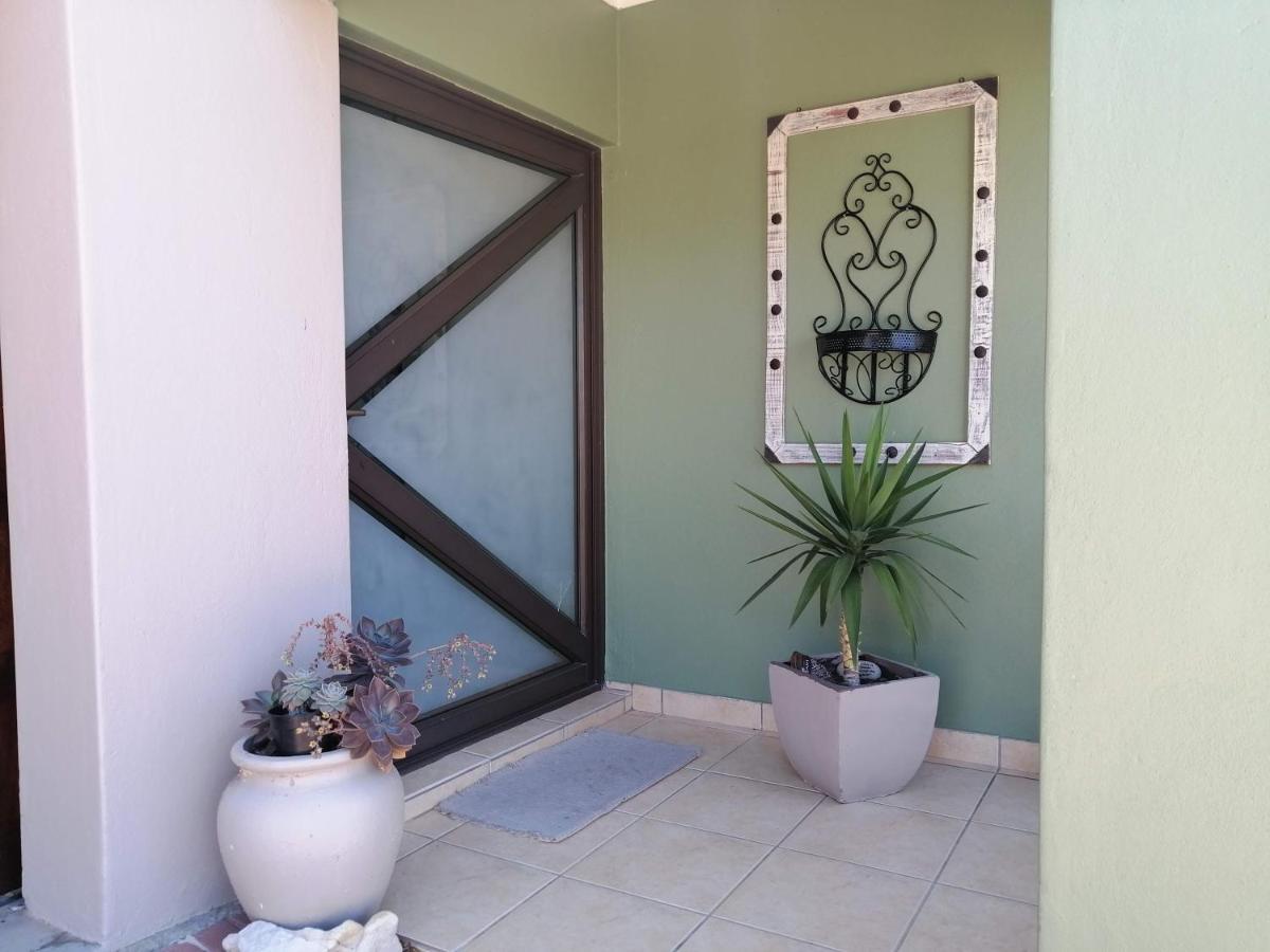 Apartamento Froggy At The Pond Simonʼs Town Exterior foto