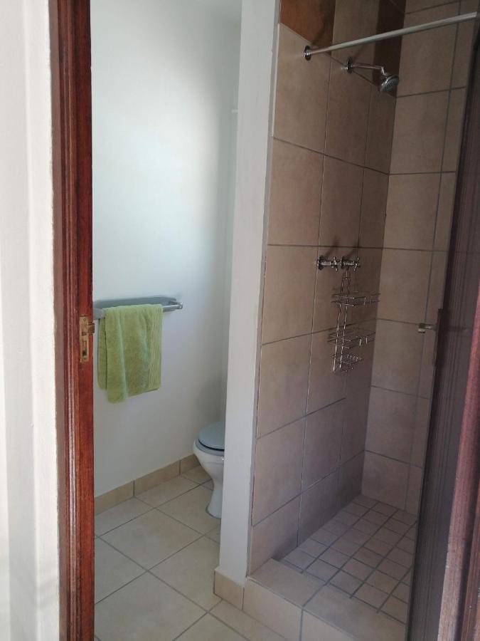 Apartamento Froggy At The Pond Simonʼs Town Exterior foto