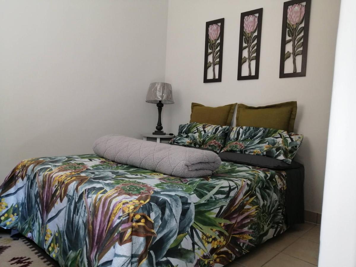 Apartamento Froggy At The Pond Simonʼs Town Exterior foto