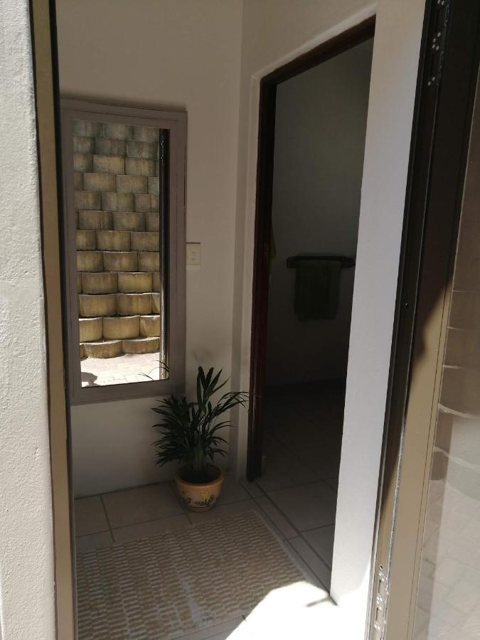 Apartamento Froggy At The Pond Simonʼs Town Exterior foto