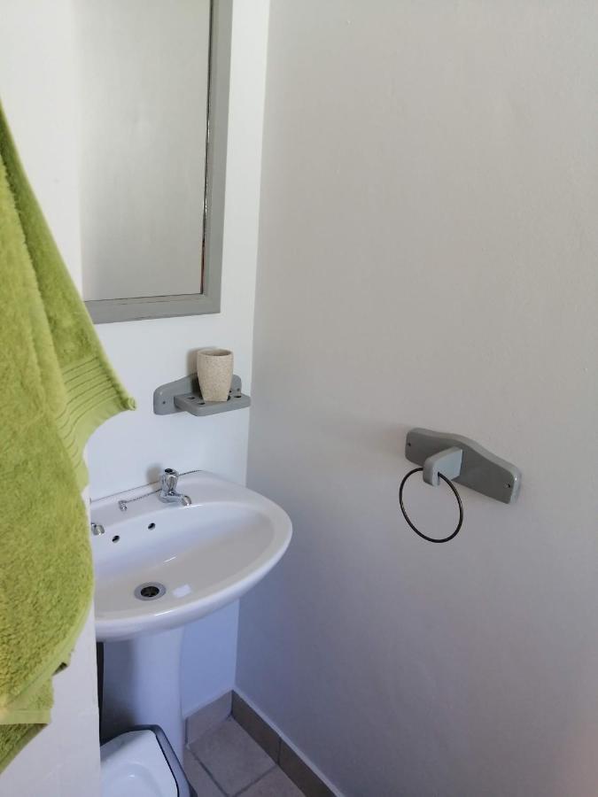Apartamento Froggy At The Pond Simonʼs Town Exterior foto